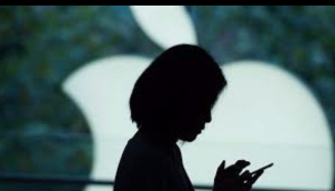 आई फोन एक्स लीक से एप्पल ग्रस्त | iPhone X leak brings huge impact on Apple